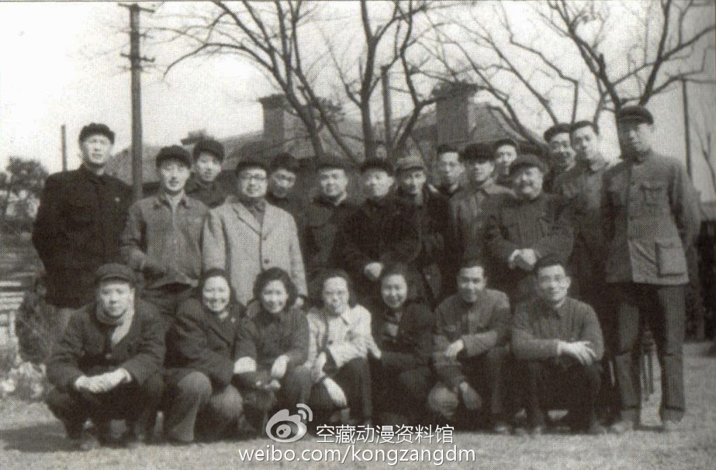 上海电影制片厂翻译片组部分演员与前来配音的故事片演员合影（1955年）